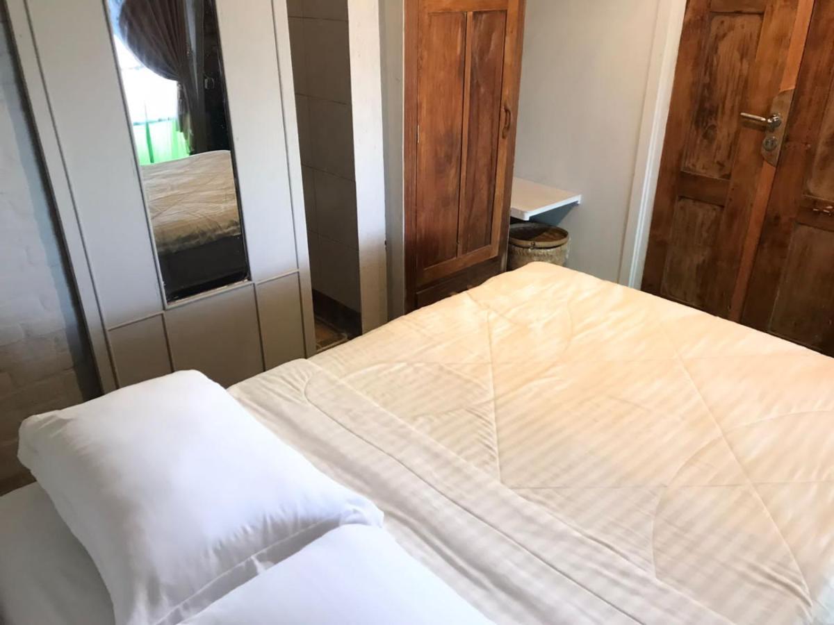 Villa Isabella Putri B&B Jepara Esterno foto