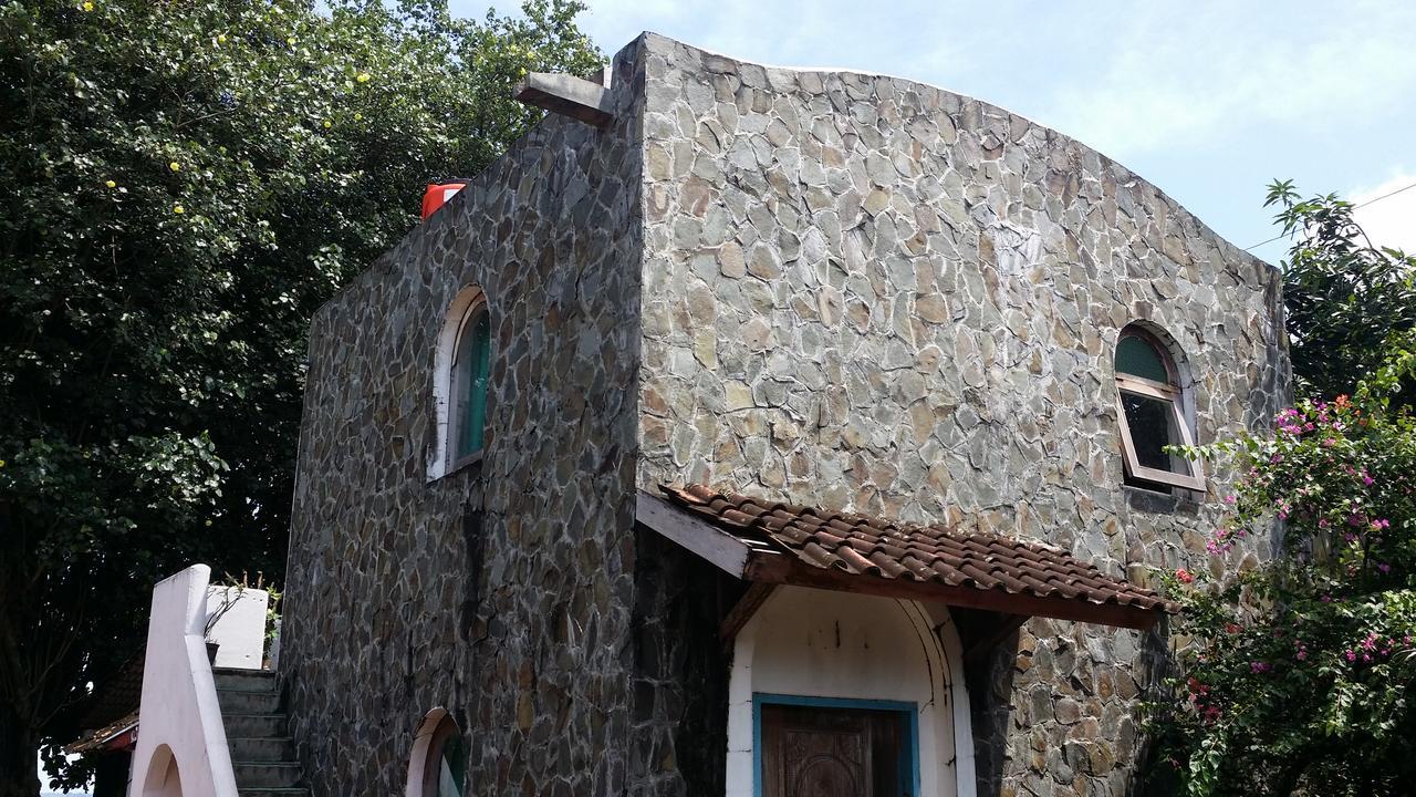 Villa Isabella Putri B&B Jepara Esterno foto