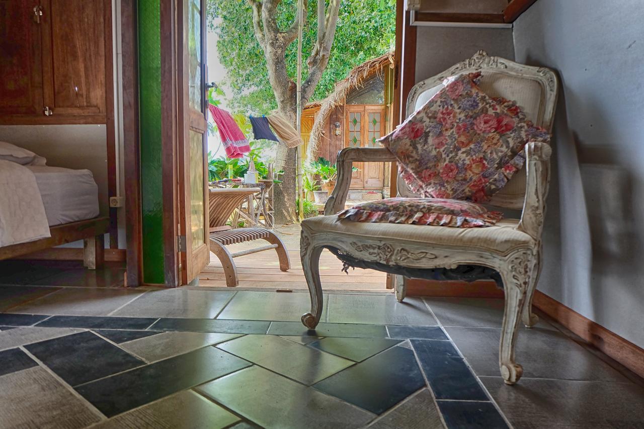Villa Isabella Putri B&B Jepara Esterno foto