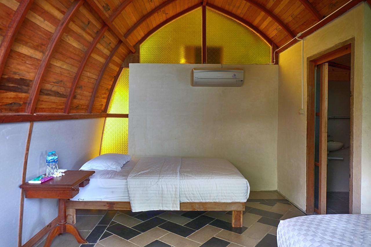 Villa Isabella Putri B&B Jepara Esterno foto