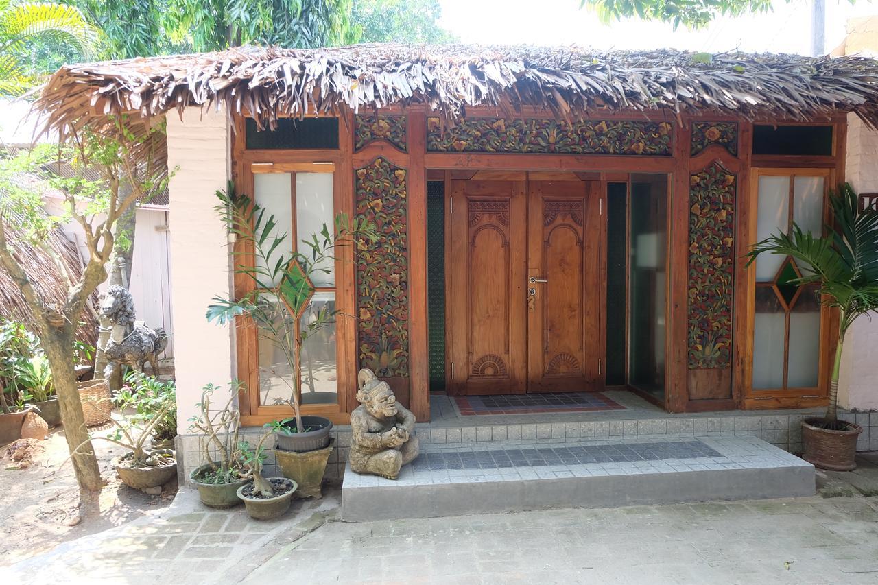 Villa Isabella Putri B&B Jepara Esterno foto